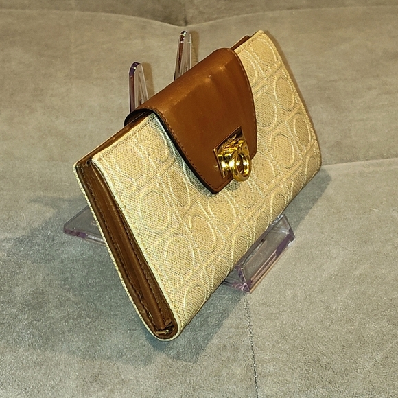 SALVATORE FERRAGAMO GANCINI MONOGRAM EMBOSSED LOGO LEATHER 2-TONE LONG WALLET - Picture 8 of 16
